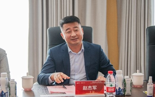 (图说:蒙牛集团副总裁赵杰军)