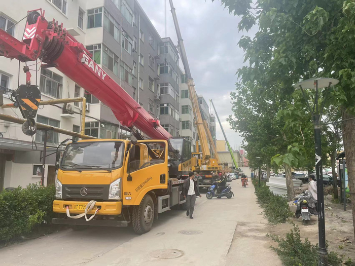 图为老旧小区改造施工现场。张占祥 摄