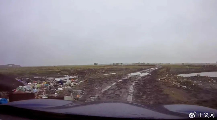 网帖中的“小众湿地景观”实际未开放，道路泥泞。受访者供图。