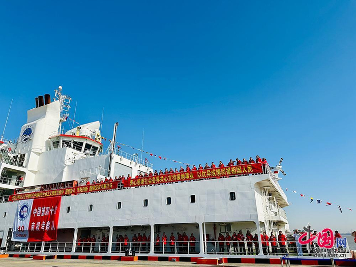 2023年11月1日，中国第40次南极考察启程。图为“雪龙2”号船。中国网 戴凡 摄影