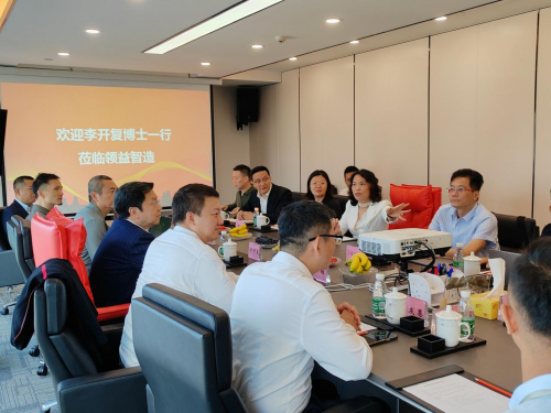 (图为会上领益智造董事长曾芳勤女士及高管团队和李开复博士团队交流)
