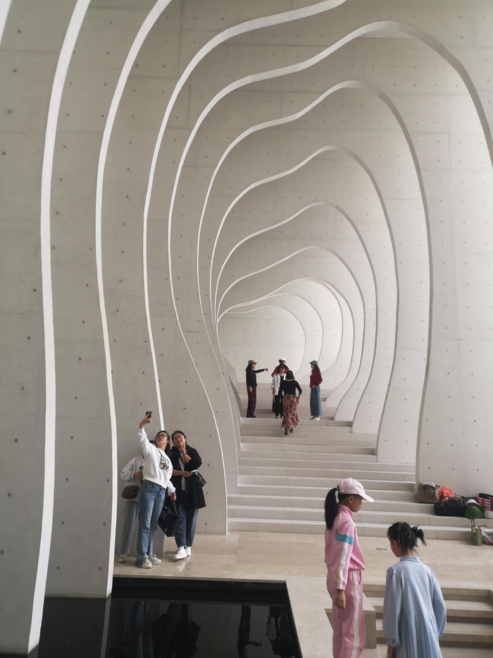 中国宣纸文化园的“国纸客厅”成为旅游网红打卡地。本报记者 张敬波 摄