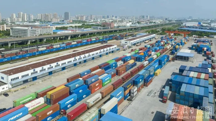 航拍的合肥铁路货运北站。赵明 摄