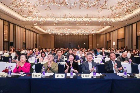 电话邦出席2023客户世界年度大会：小号码，大价值，探索号码背后的隐藏