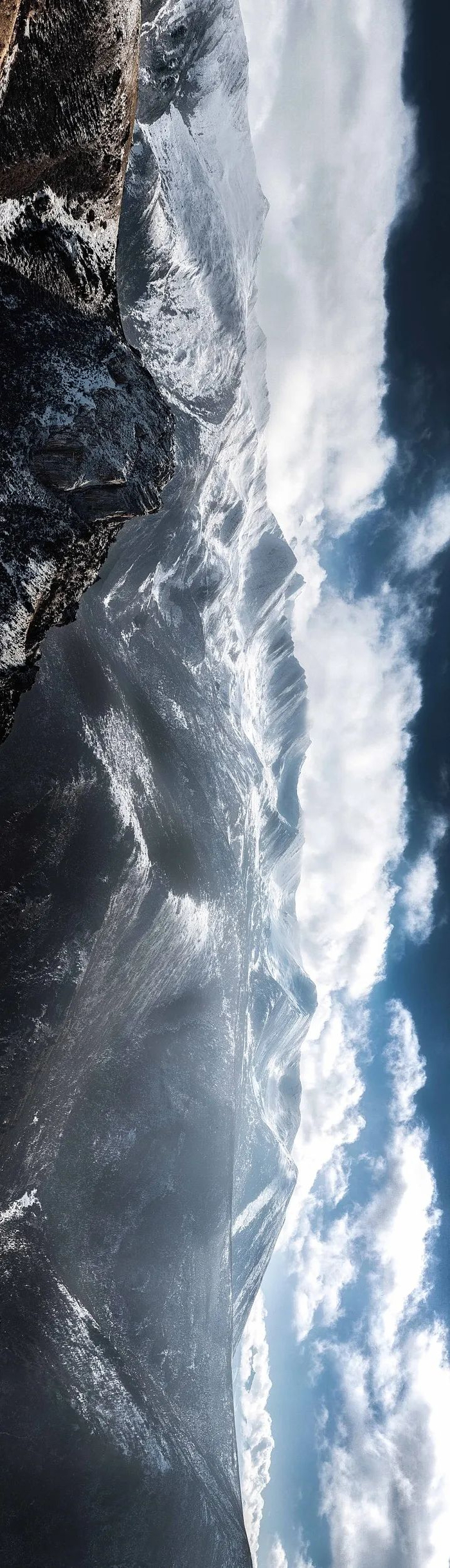 |岷山4700米的雪线之上，雪原与冰川孕育了清泉无数。图源/视觉中国