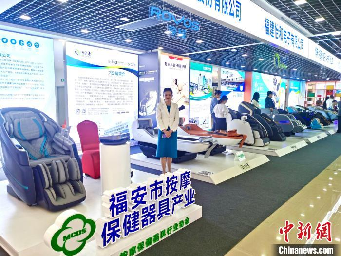 福安电商产业园内展示的按摩保健器具产品。林榕生 摄