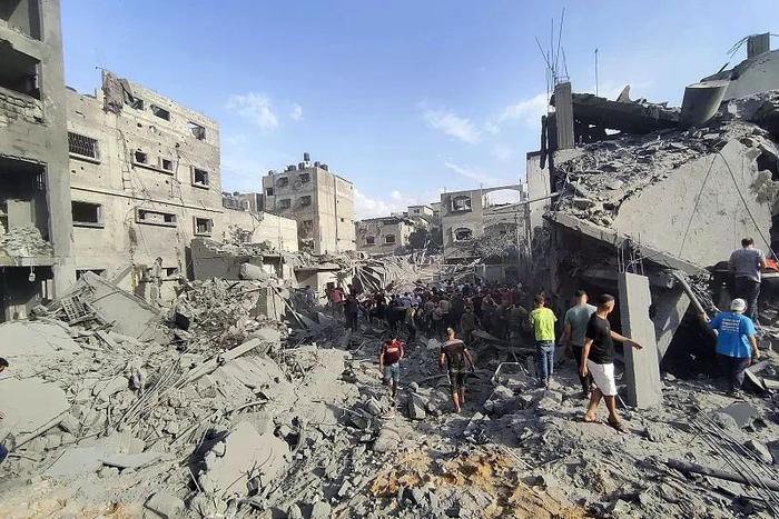 以色列宣布：突破防线！难民营连续被炸，联合国官员：这是最新的“暴行”！美军增兵中东，又一国召回驻以大使