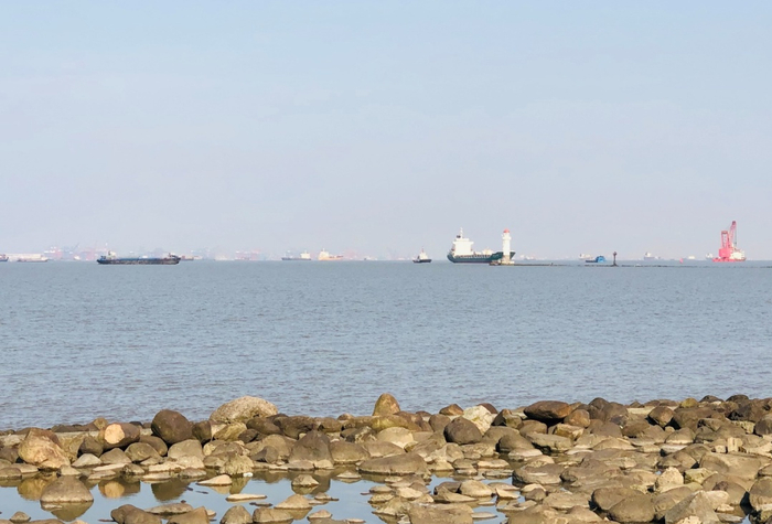 远眺吴淞口灯塔  “上海宝山”微信公众号 图