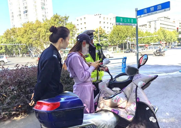 未佩戴头盔、安装挡风罩