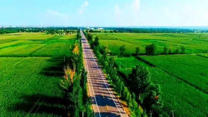 寻红色足迹；听英雄故事。