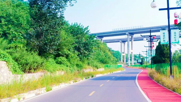 山川显自然；景观集一路。