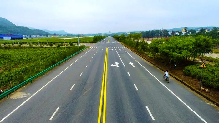 秦风楚韵交融地；丹水凤山是胜游。