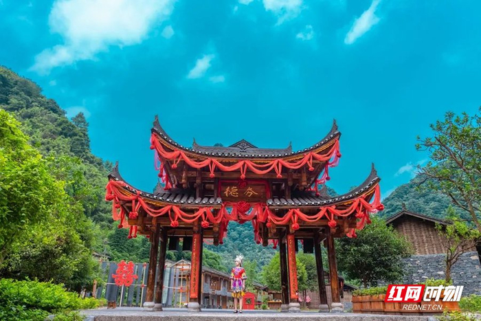 德夯苗寨.(图源:矮寨奇观旅游区)