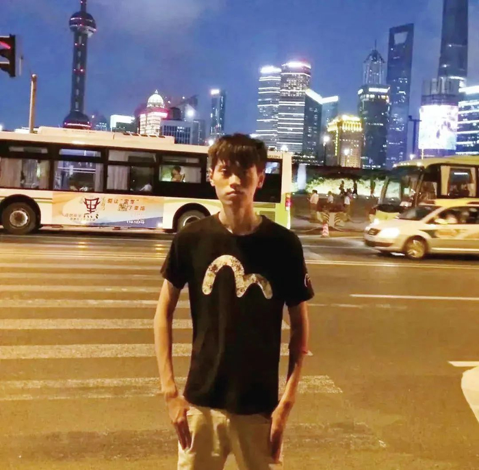 病情严重时消瘦的吴晓天。（受访者供图）