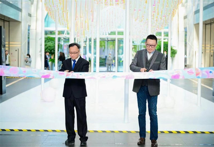 恒基（中国）投资有限公司租务总负责人（北京）陈炜中先生（右）、国际奥比斯北京代表处首席代表鹿庆博士（左）出席开幕式