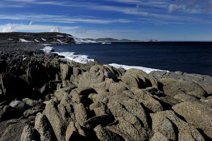 　　罗斯海恩克斯堡岛的夏季风光。新华社记者 张建松 摄