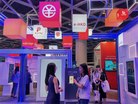 图为中银香港展区