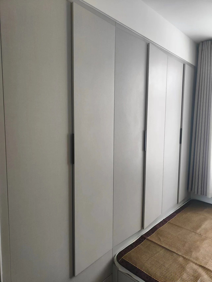 衣柜门无法正常关上，图片由郑先生提供