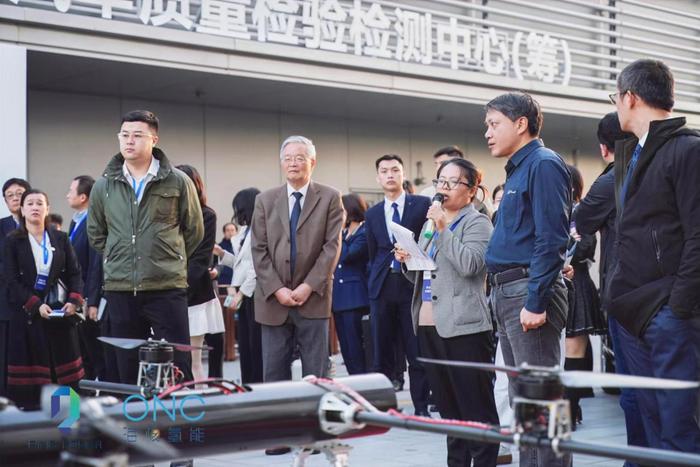 图：“中日经贸合作研讨会—氢能·第三方市场”与会代表考察嘉清新能源