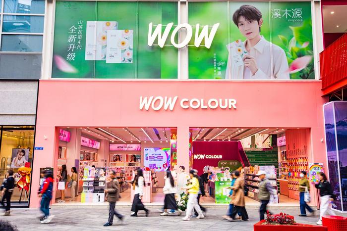 （图片说明：WOW COLOUR此前品牌联名活动图）