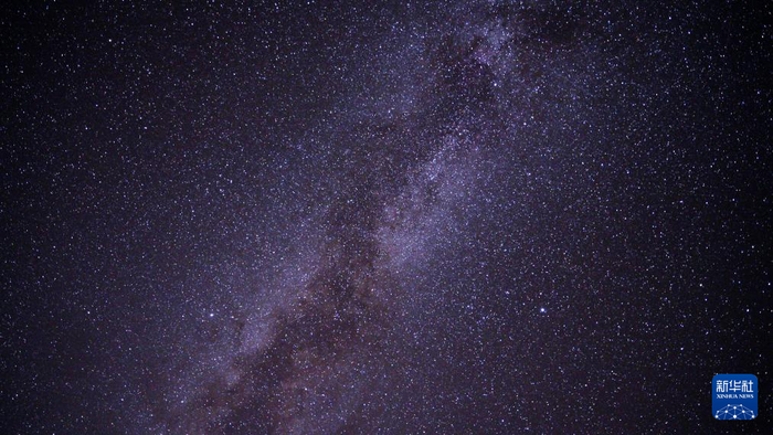　　这是在阿里暗夜公园拍摄的银河（11月4日摄）。 新华社记者 聂毅 摄