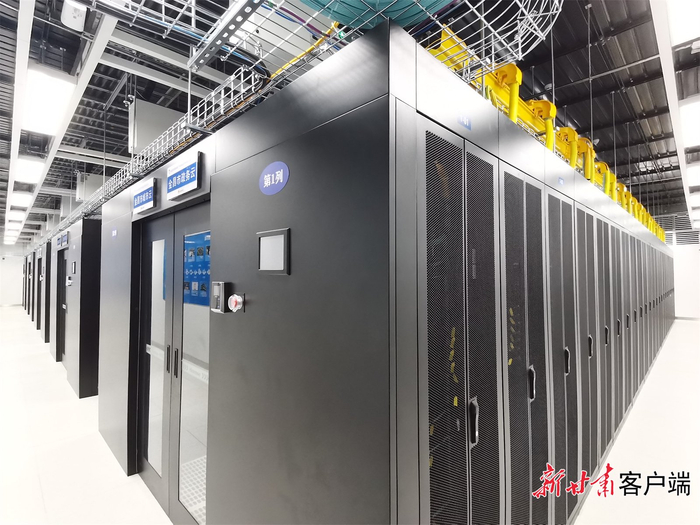 甘肃电投集团紫金云数据中心机房。新甘肃·甘肃日报记者 王占东摄