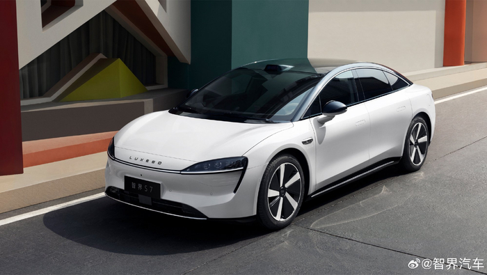 图片来源：新浪微博@智界汽车