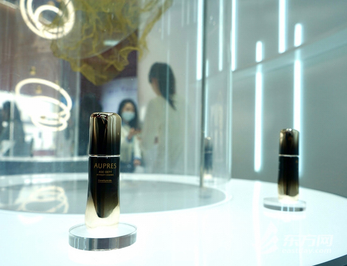 应用了新肌酮的产品欧珀莱恒久肌活修护精华露