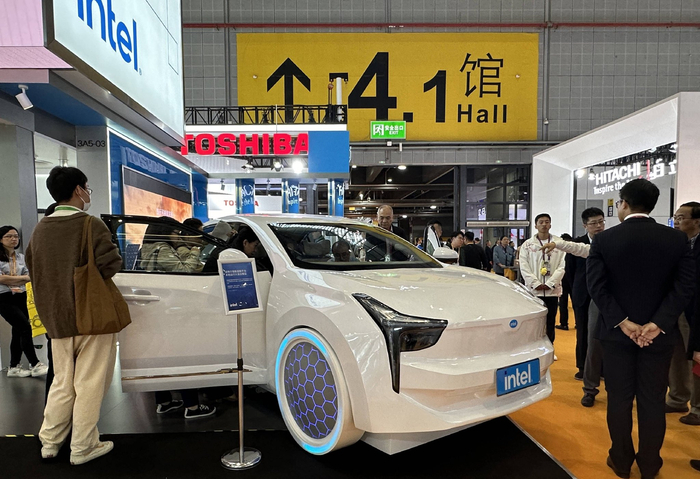 英特尔展台的概念车，澎湃新闻记者 吴遇利 图