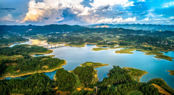 生态优美的花垣县紫霞湖. (资料照片) 石林荣 摄