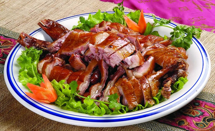 四川传统名菜樟茶鸭|图源：图虫