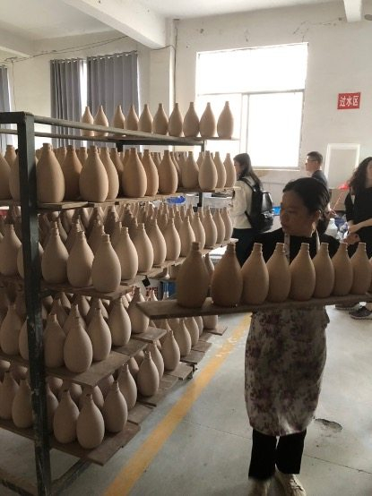 图注：余志明的旭升陶瓷工厂一角