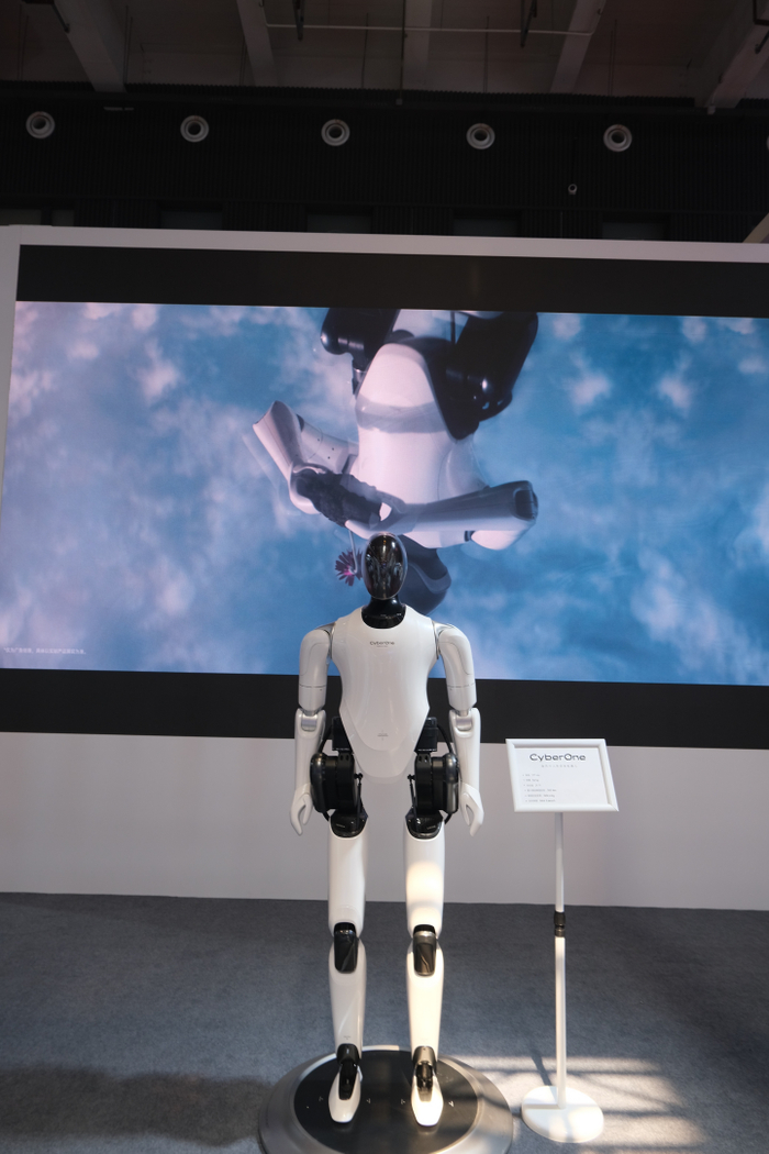 小米人形机器人铁大