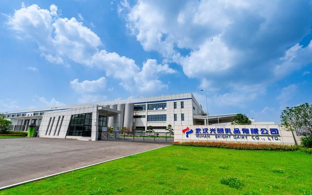 光明乳业武汉工厂。企业供图