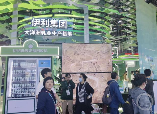 与低碳有关的话题在进博会展区随处可见。摄影/上游新闻记者 时婷婷 