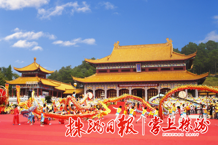 炎帝陵前百龙祭祖。唐辉 摄