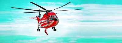 　　消防指战员利用直升机开展防火巡护。图片由国家消防救援局提供