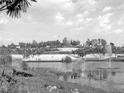 　　埃塞谢格尔公园友谊广场 作者供图