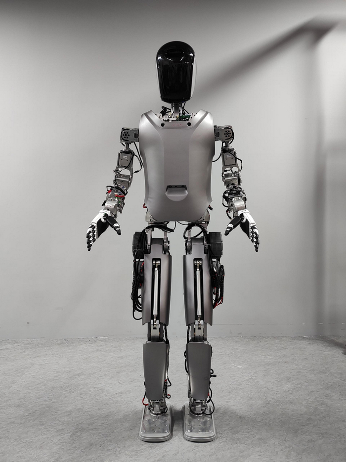 优必选工业版人形机器人Walker S