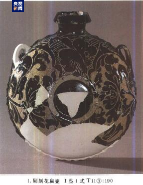 △磁窑堡剔刻花扁壶