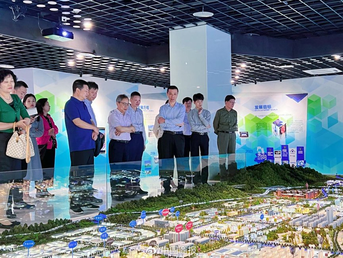 厦门市驻厦机构商务联合会组织上海企业团调研活动，建起政企之间沟通协作的桥梁。