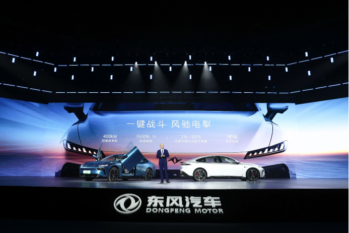 活动现场eπ007产品讲解。东风汽车供图 华龙网发