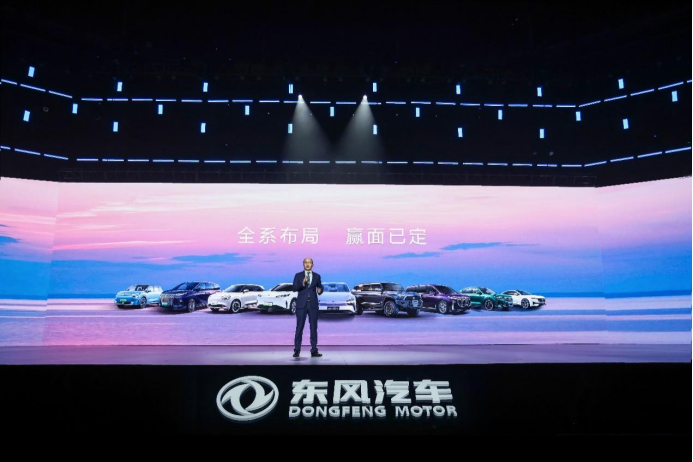 东风汽车集团有限公司党委常委、副总经理陈昊讲话。东风汽车供图 华龙网发