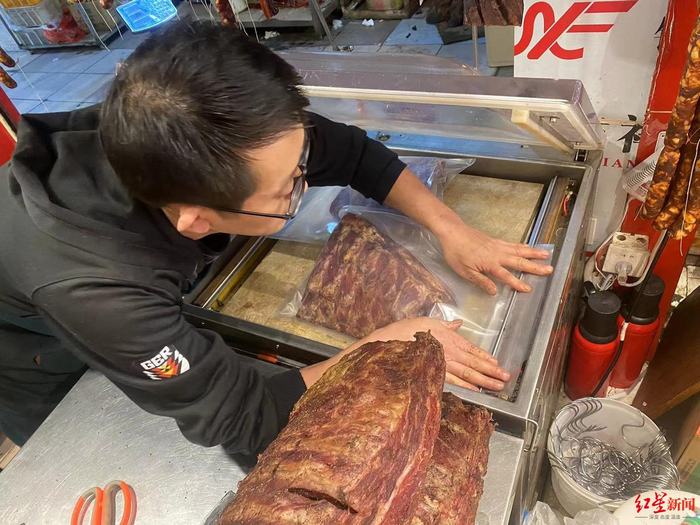 ▲成都新开寺街一家店面的酱肉