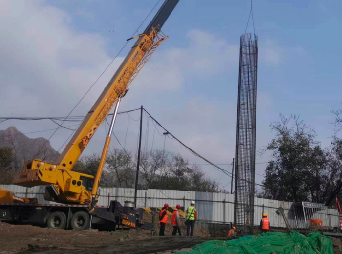 109国道青白口桥桩基吊装钢筋笼