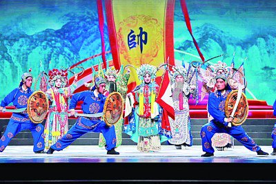 河南豫剧院青年团在郑州大剧院演出《穆桂英挂帅》。河南豫剧院青年团供图