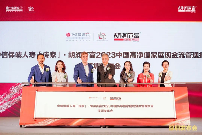 左起: 吕能幸、高珊、胡润、李海、朱立群、危九平、陈艳。