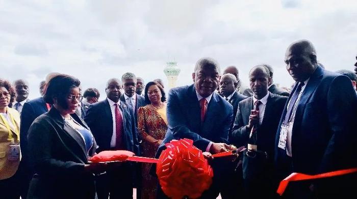 ▲安哥拉总统为新机场启用剪彩