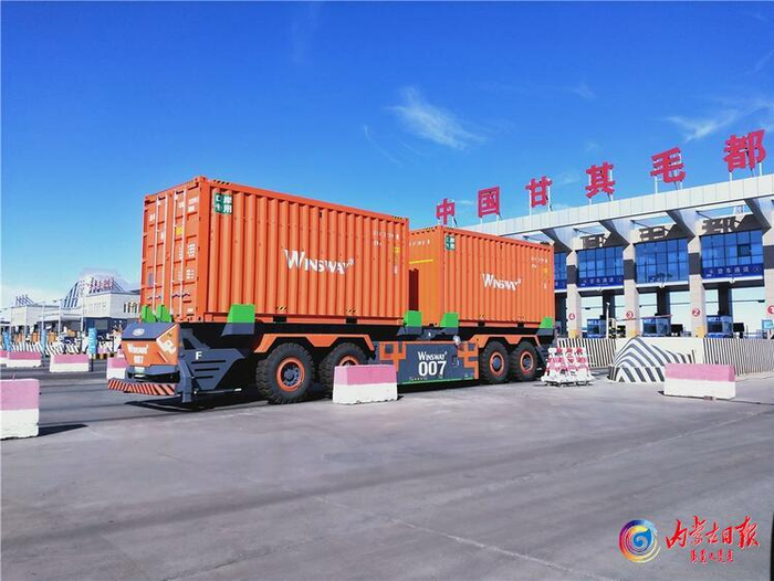 AGV无人驾驶车辆跨境运输。