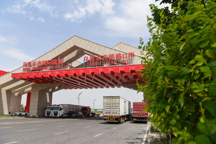 6月12日，乌鲁木齐国际陆港区乌鲁木齐铁路口岸。新华社记者丁磊 摄